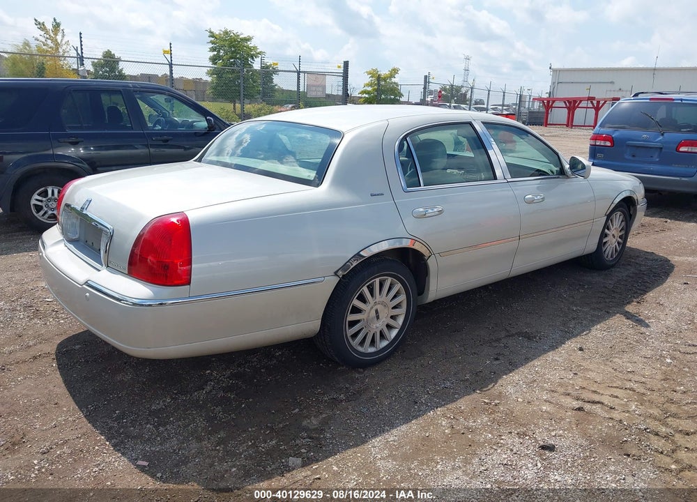 2004 LINCOLN TOWN CAR ULTIMATE VIN: 1LNHM83W94Y641138