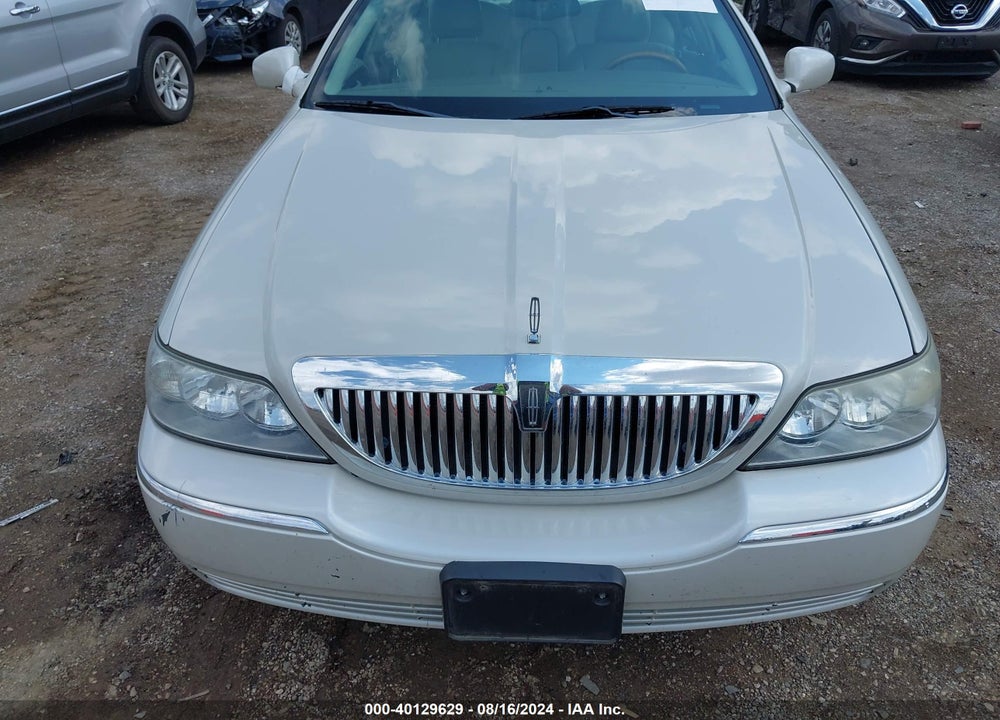 2004 LINCOLN TOWN CAR ULTIMATE VIN: 1LNHM83W94Y641138