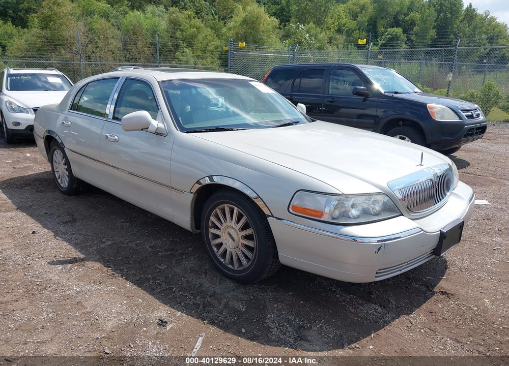 2004 LINCOLN TOWN CAR ULTIMATE VIN: 1LNHM83W94Y641138