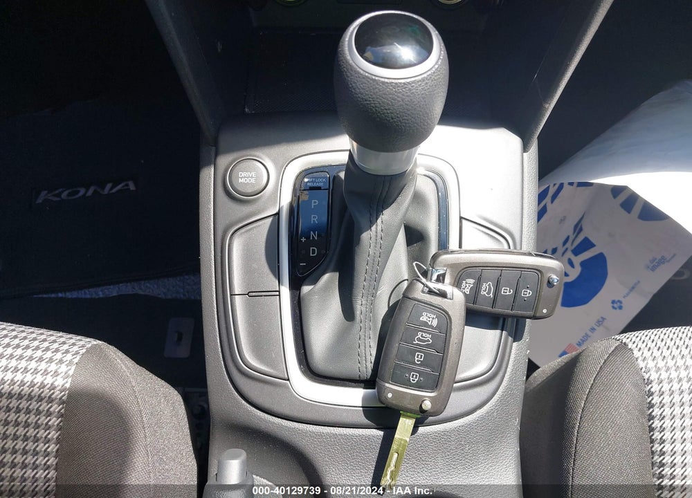 2018 HYUNDAI KONA SE VIN: KM8K12AA7JU078385
