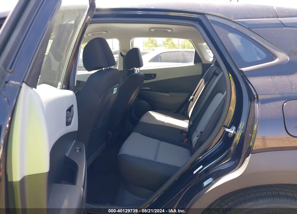 2018 HYUNDAI KONA SE VIN: KM8K12AA7JU078385
