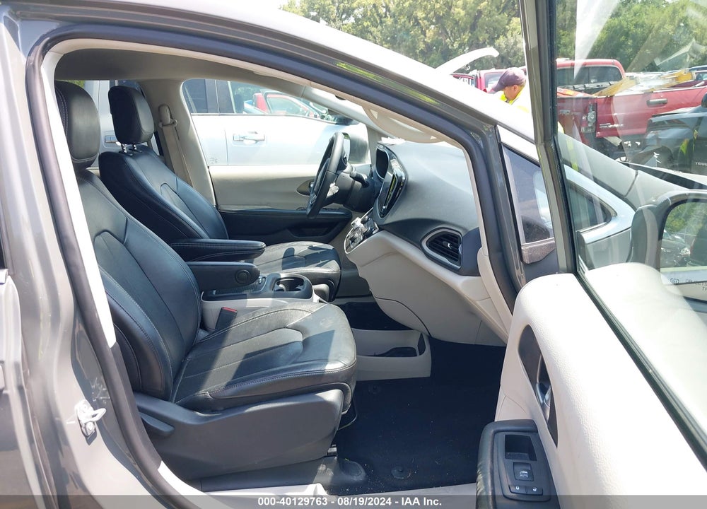 2022 CHRYSLER PACIFICA TOURING L VIN: 2C4RC1BG0NR109988