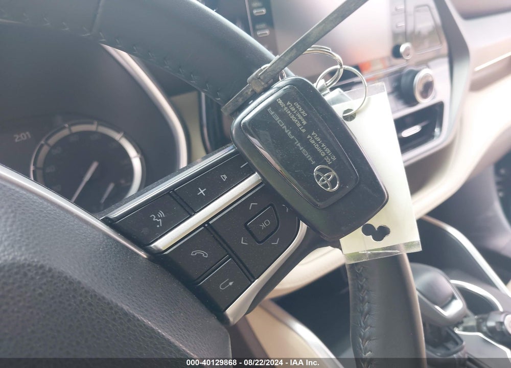 2022 TOYOTA HIGHLANDER XLE VIN: 5TDGZRAH7NS142797