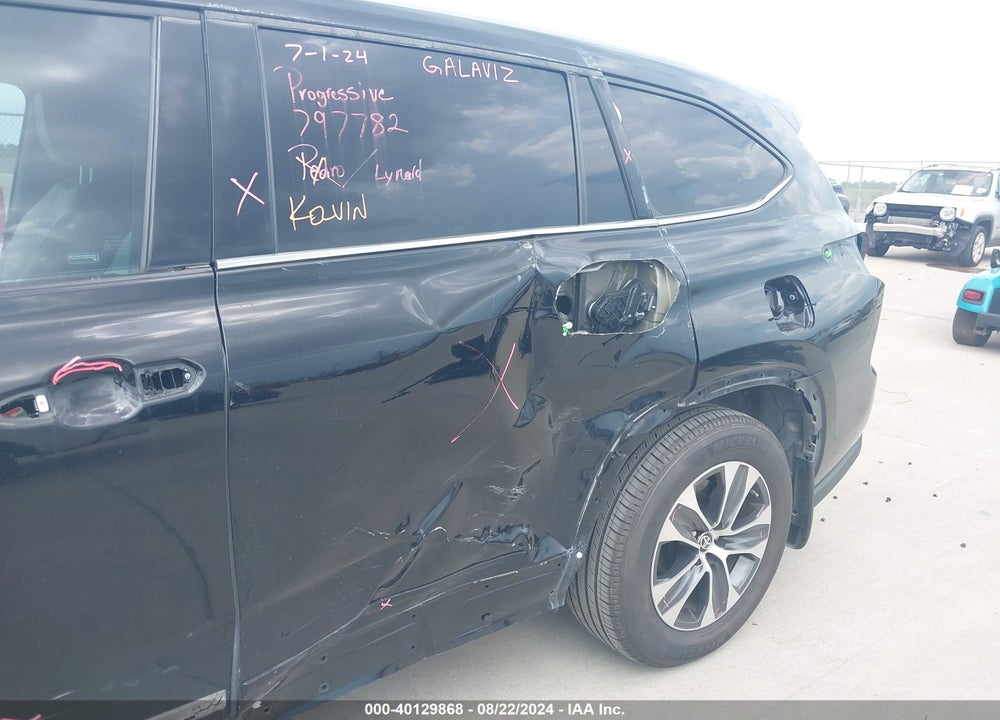 2022 TOYOTA HIGHLANDER XLE VIN: 5TDGZRAH7NS142797