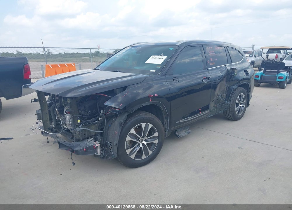 2022 TOYOTA HIGHLANDER XLE VIN: 5TDGZRAH7NS142797