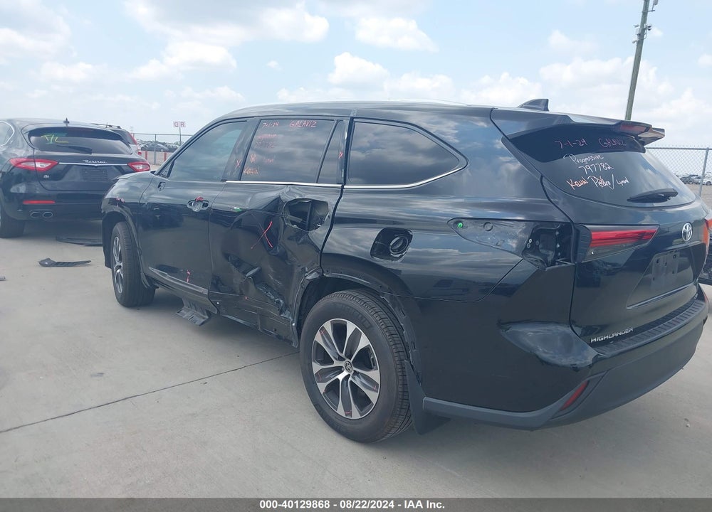 2022 TOYOTA HIGHLANDER XLE VIN: 5TDGZRAH7NS142797