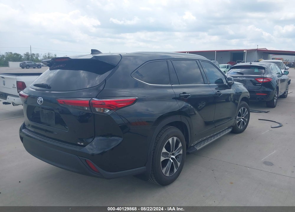 2022 TOYOTA HIGHLANDER XLE VIN: 5TDGZRAH7NS142797