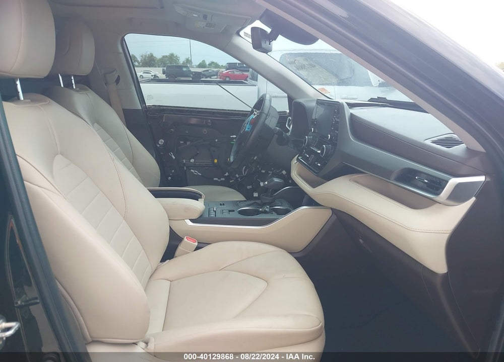2022 TOYOTA HIGHLANDER XLE VIN: 5TDGZRAH7NS142797