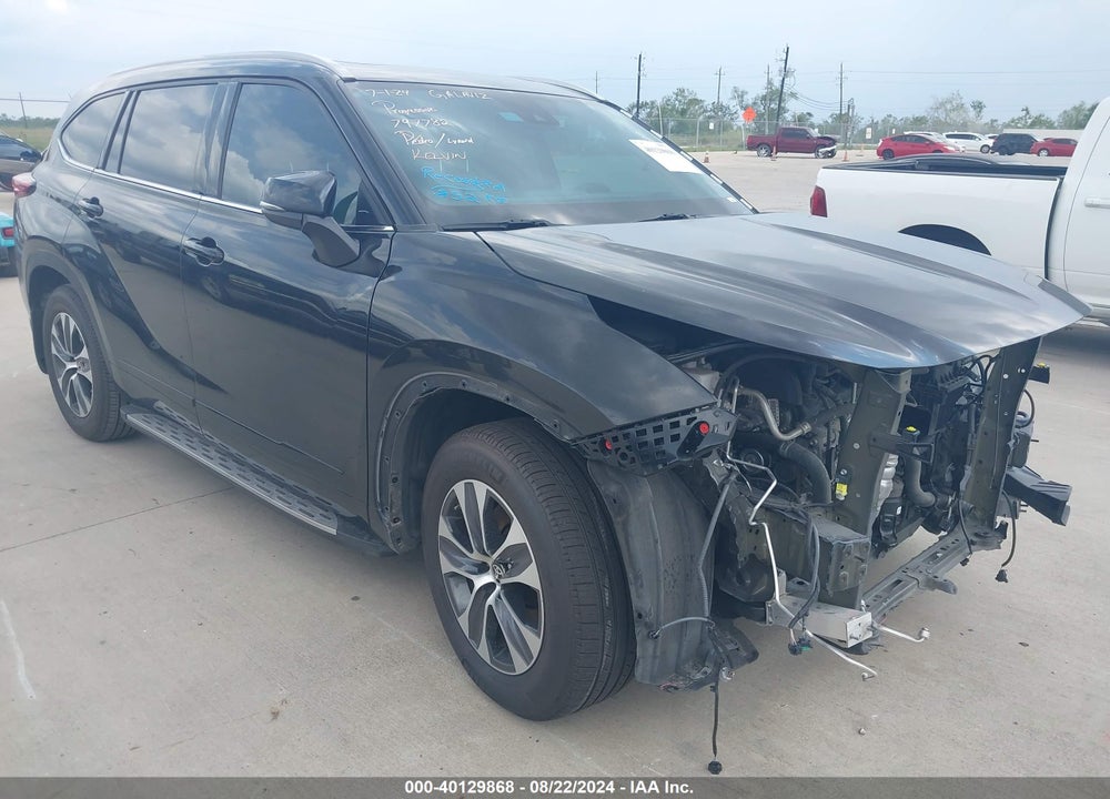 2022 TOYOTA HIGHLANDER XLE VIN: 5TDGZRAH7NS142797