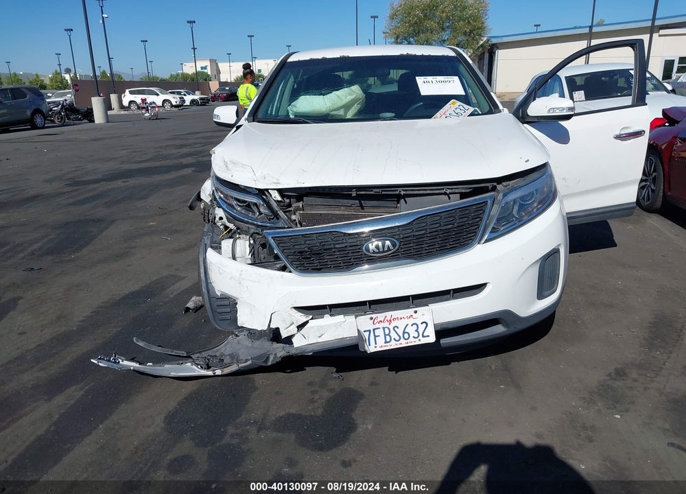 2015 KIA SORENTO LX VIN: 5XYKT3A69FG578198