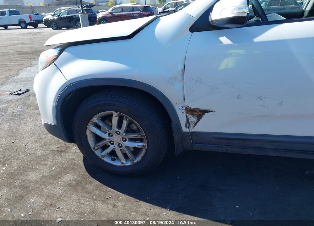 2015 KIA SORENTO LX VIN: 5XYKT3A69FG578198