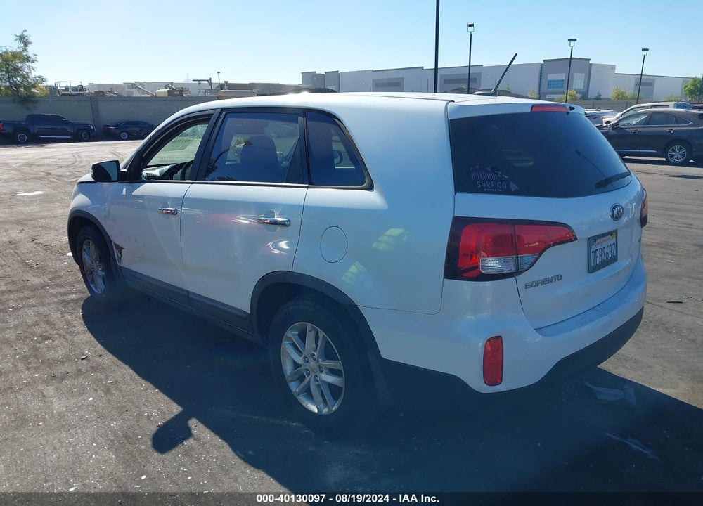 2015 KIA SORENTO LX VIN: 5XYKT3A69FG578198