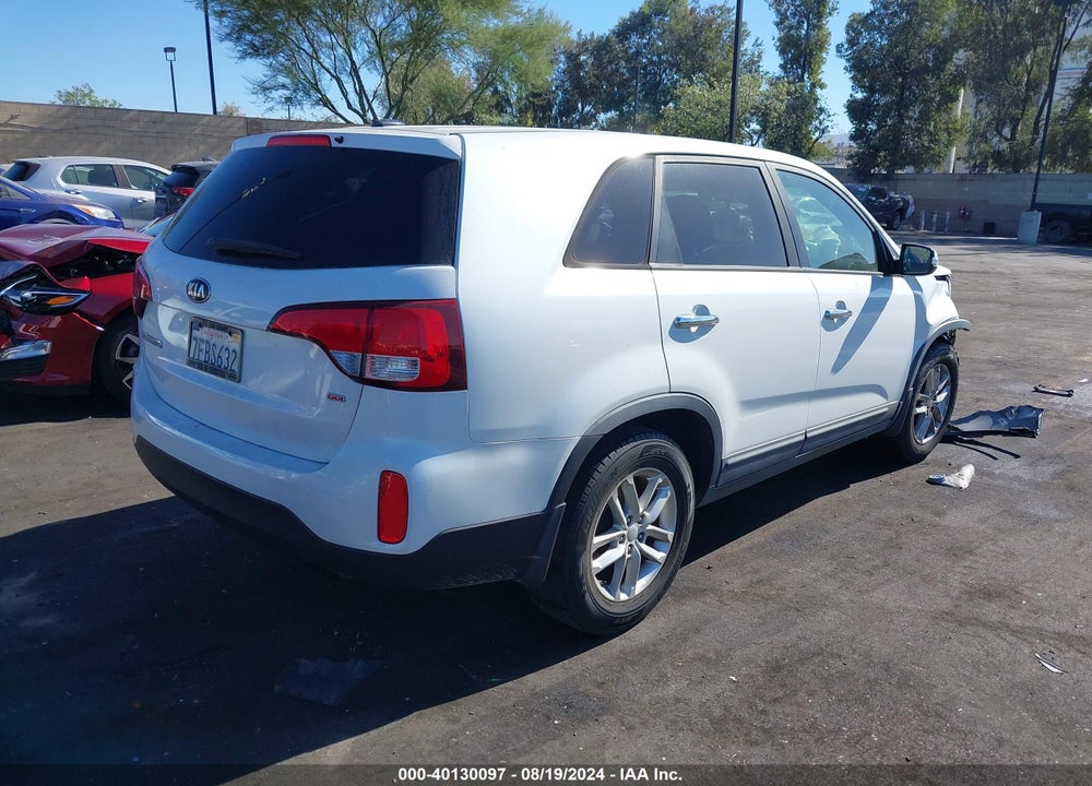 2015 KIA SORENTO LX VIN: 5XYKT3A69FG578198