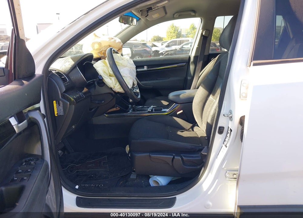2015 KIA SORENTO LX VIN: 5XYKT3A69FG578198