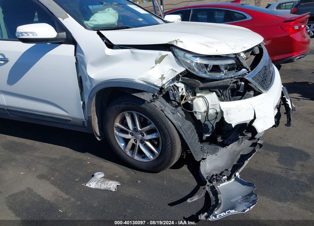 2015 KIA SORENTO LX VIN: 5XYKT3A69FG578198