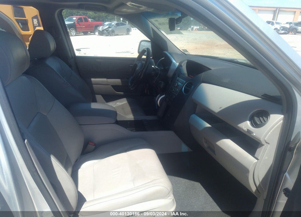 2011 HONDA PILOT EX-L VIN: 5FNYF4H59BB012760