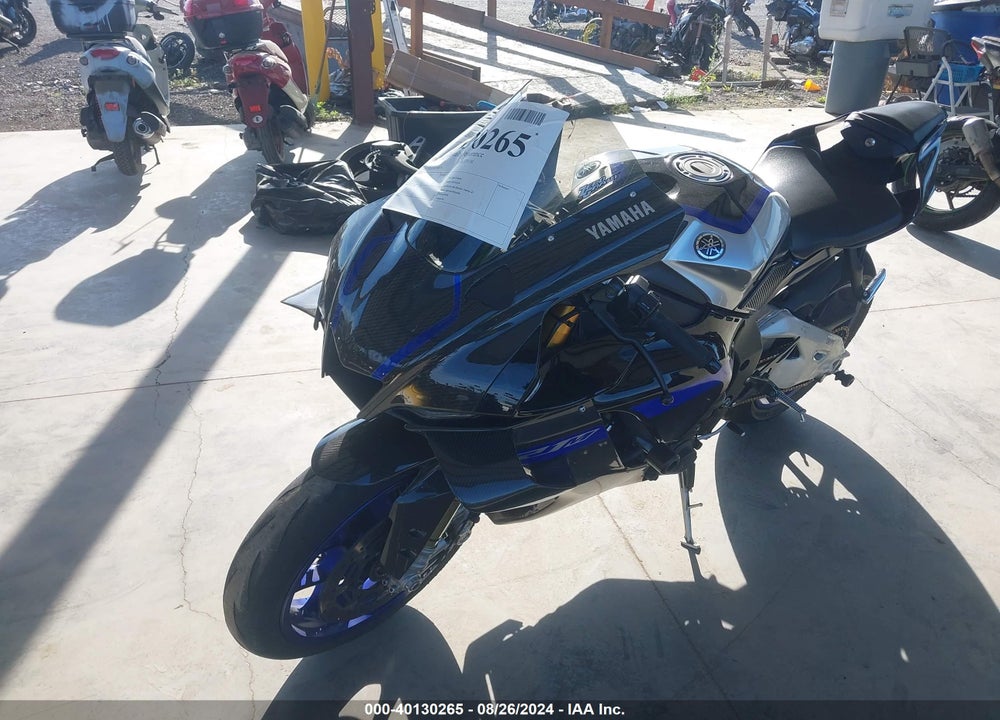 2023 YAMAHA YZFR1M VIN: JYARN67E6PA000579