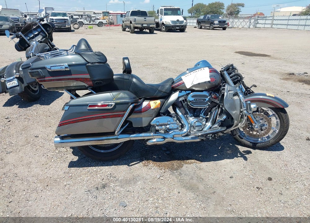 2016 HARLEY-DAVIDSON FLHTKSE CVO LIMITED VIN: 1HD1TEN16GB952668