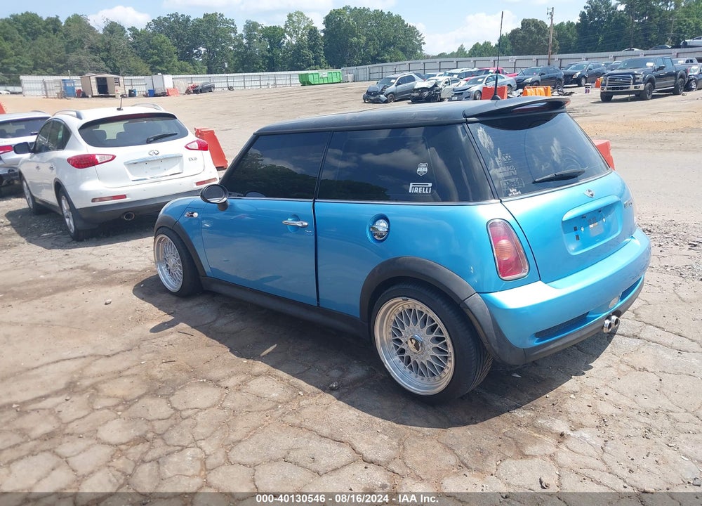 2002 MINI COOPER S VIN: WMWRE33412TD52577