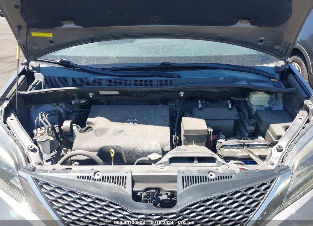 2015 TOYOTA SIENNA SE PREMIUM 8 PASSENGER VIN: 5TDXK3DCXFS598800