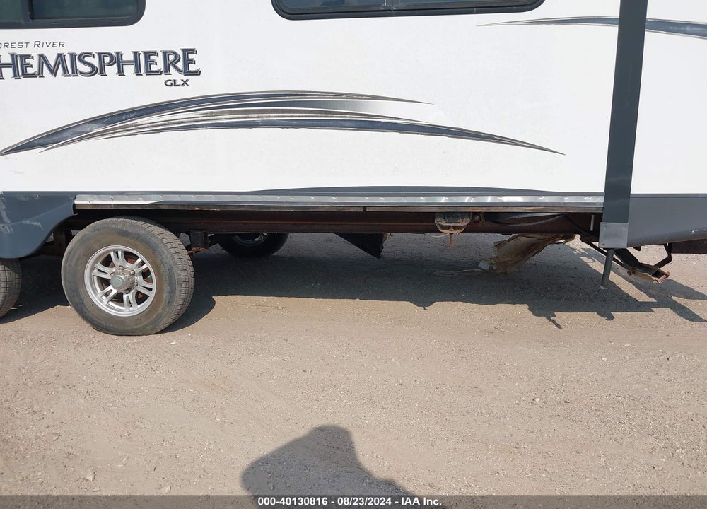 2018 SALEM BY FOREST RIVE HEMISPHERE GLX SERIE VIN: 4X4TSBF27JU083281