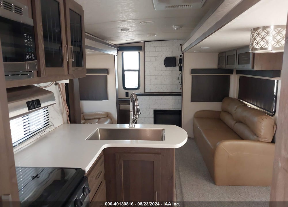 2018 SALEM BY FOREST RIVE HEMISPHERE GLX SERIE VIN: 4X4TSBF27JU083281