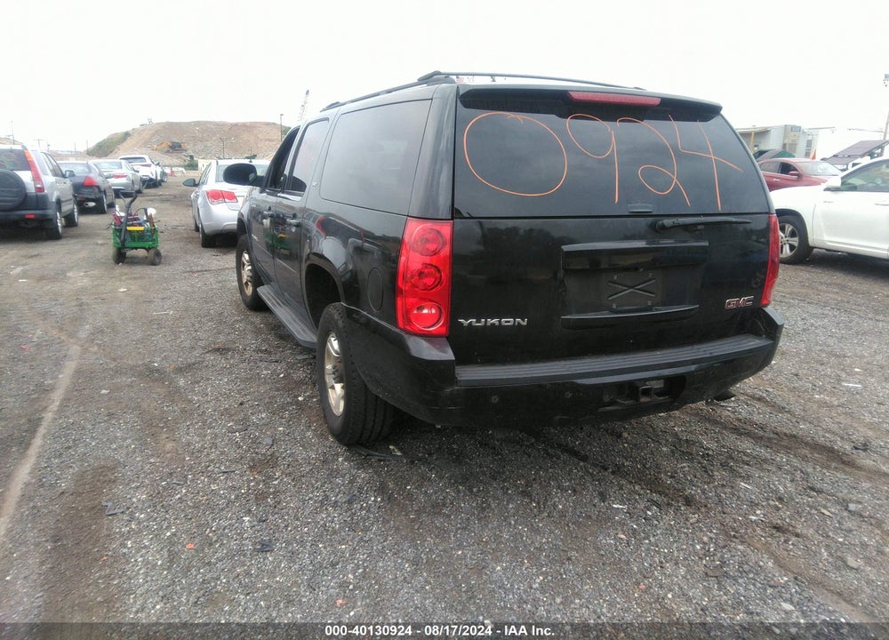 2011 GMC YUKON XL 2500 SLT VIN: 1GKW2REG2BR223156