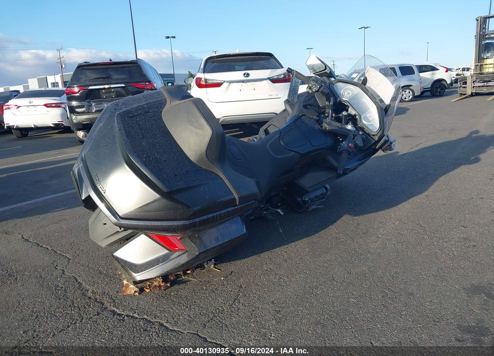 2021 HONDA GL1800 D VIN: JH2SC7958MK300734