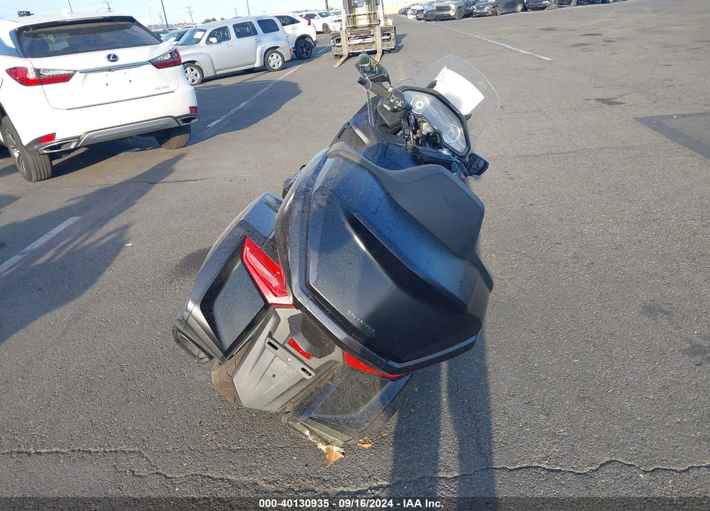 2021 HONDA GL1800 D VIN: JH2SC7958MK300734