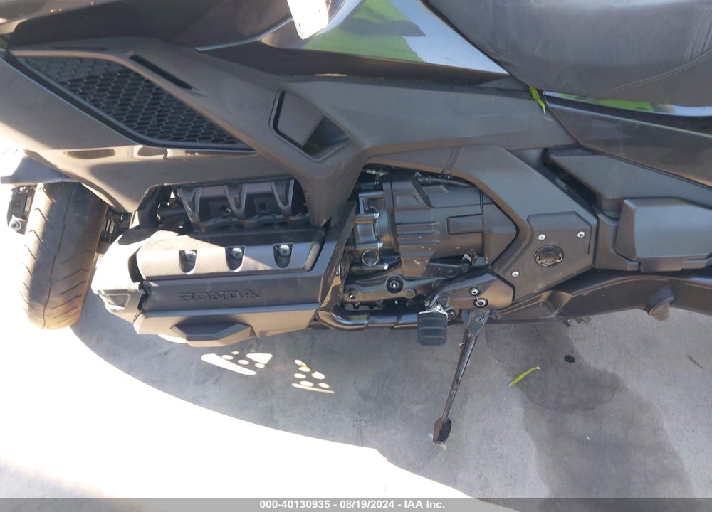 2021 HONDA GL1800 D VIN: JH2SC7958MK300734
