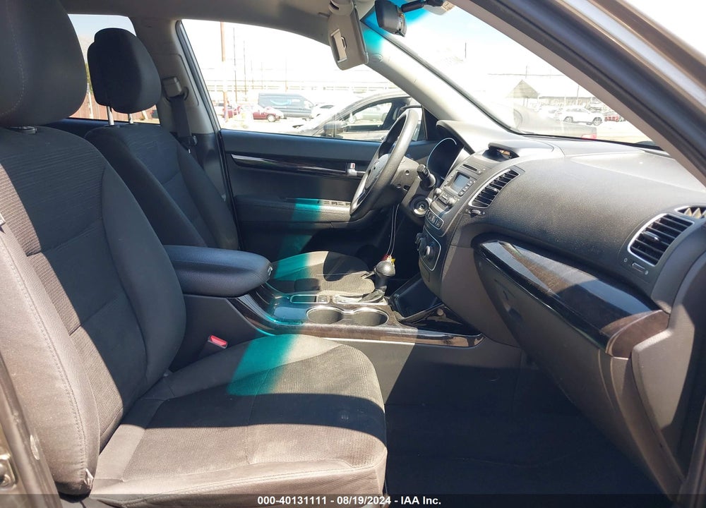 2014 KIA SORENTO LX VIN: 5XYKT3A61EG549812