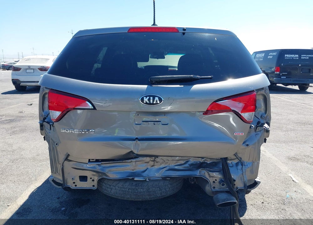 2014 KIA SORENTO LX VIN: 5XYKT3A61EG549812