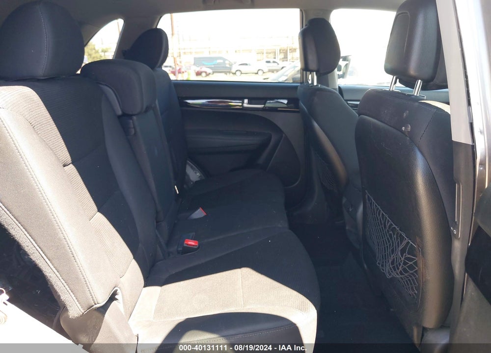 2014 KIA SORENTO LX VIN: 5XYKT3A61EG549812