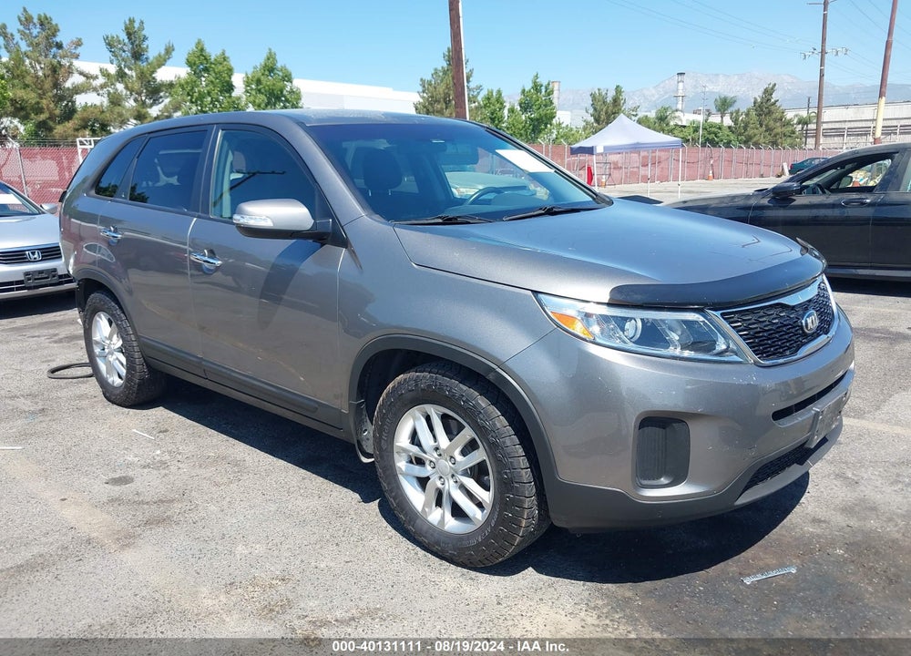 2014 KIA SORENTO LX VIN: 5XYKT3A61EG549812