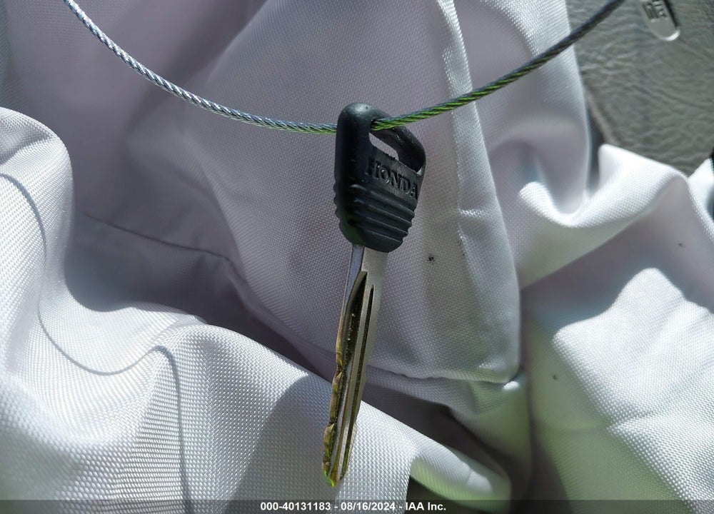2000 HONDA CIVIC LX VIN: 1HGEJ6670YL025163