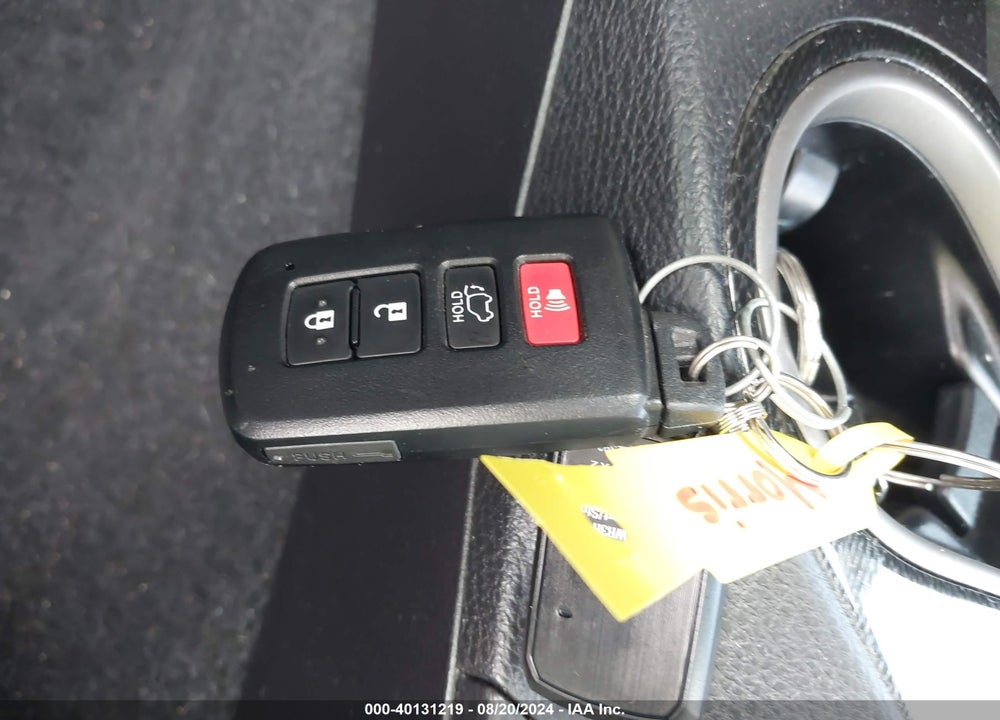 2018 TOYOTA RAV4 ADVENTURE/XLE VIN: 2T3RFREV3JW782189