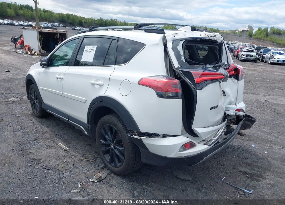 2018 TOYOTA RAV4 ADVENTURE/XLE VIN: 2T3RFREV3JW782189
