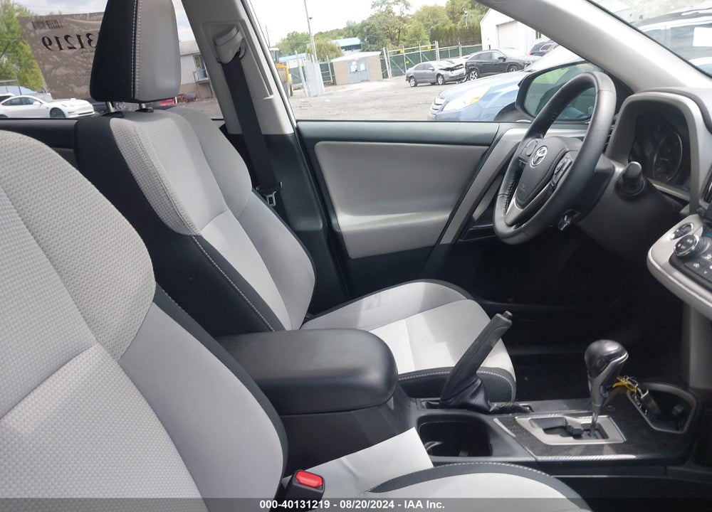 2018 TOYOTA RAV4 ADVENTURE/XLE VIN: 2T3RFREV3JW782189