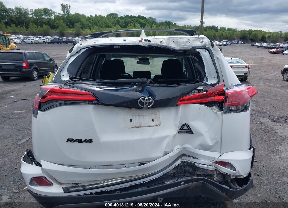 2018 TOYOTA RAV4 ADVENTURE/XLE VIN: 2T3RFREV3JW782189