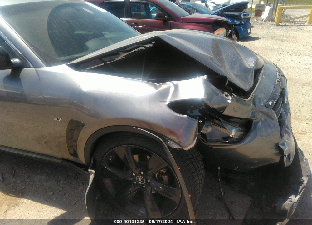 2015 INFINITI QX70 VIN: JN8CS1MU9FM380892