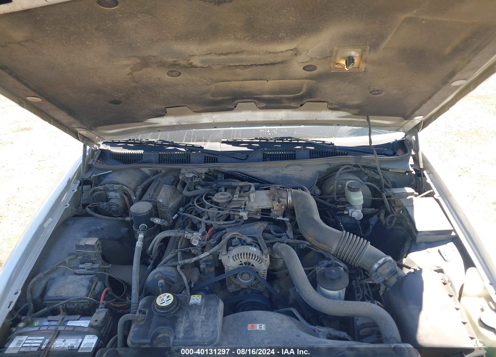 2001 FORD CROWN VICTORIA LX VIN: 2FAFP74W11X140841