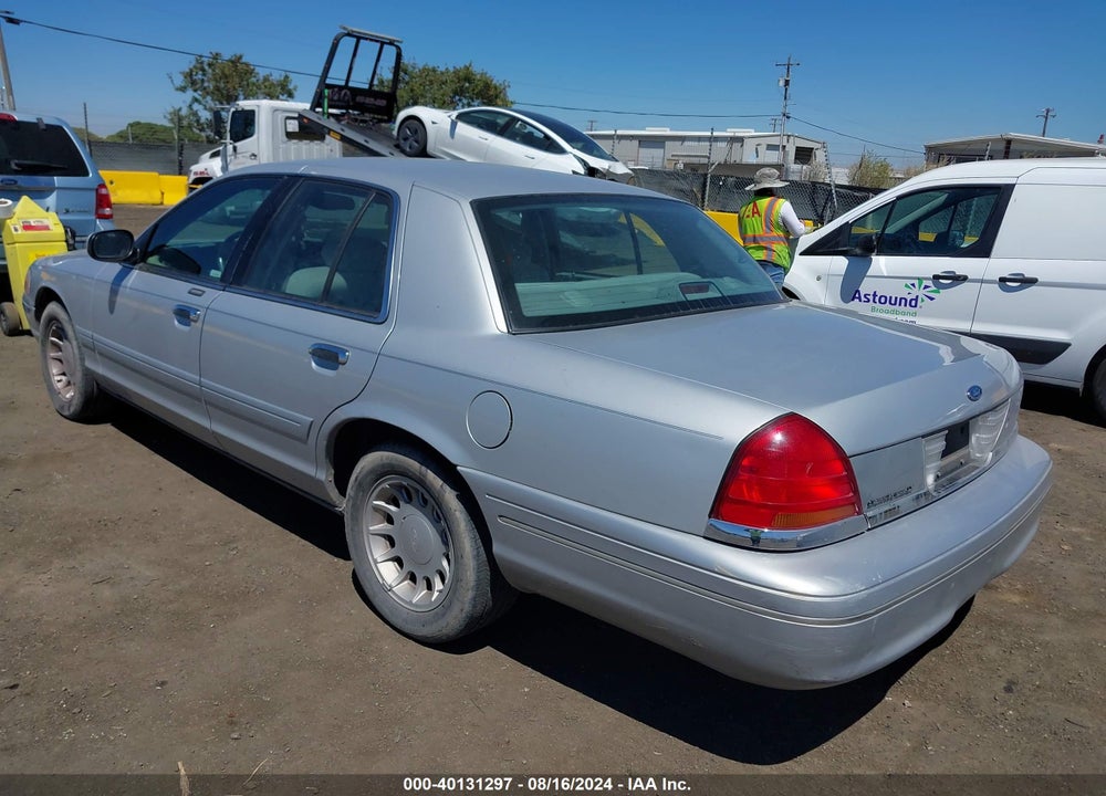 2001 FORD CROWN VICTORIA LX VIN: 2FAFP74W11X140841