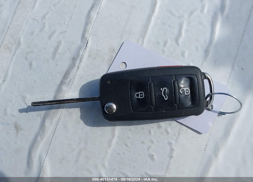 2014 VOLKSWAGEN JETTA HYBRID SEL VIN: 3VW637AJ1EM232013
