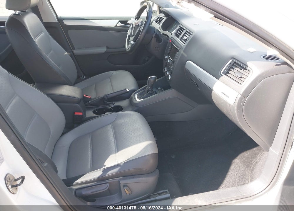 2014 VOLKSWAGEN JETTA HYBRID SEL VIN: 3VW637AJ1EM232013