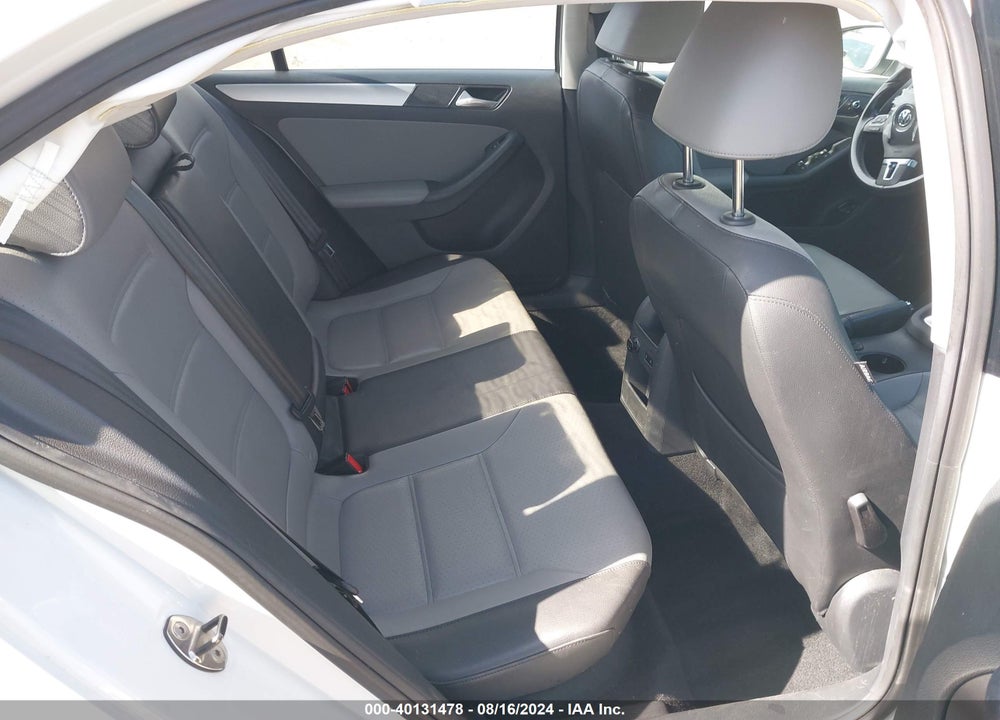 2014 VOLKSWAGEN JETTA HYBRID SEL VIN: 3VW637AJ1EM232013