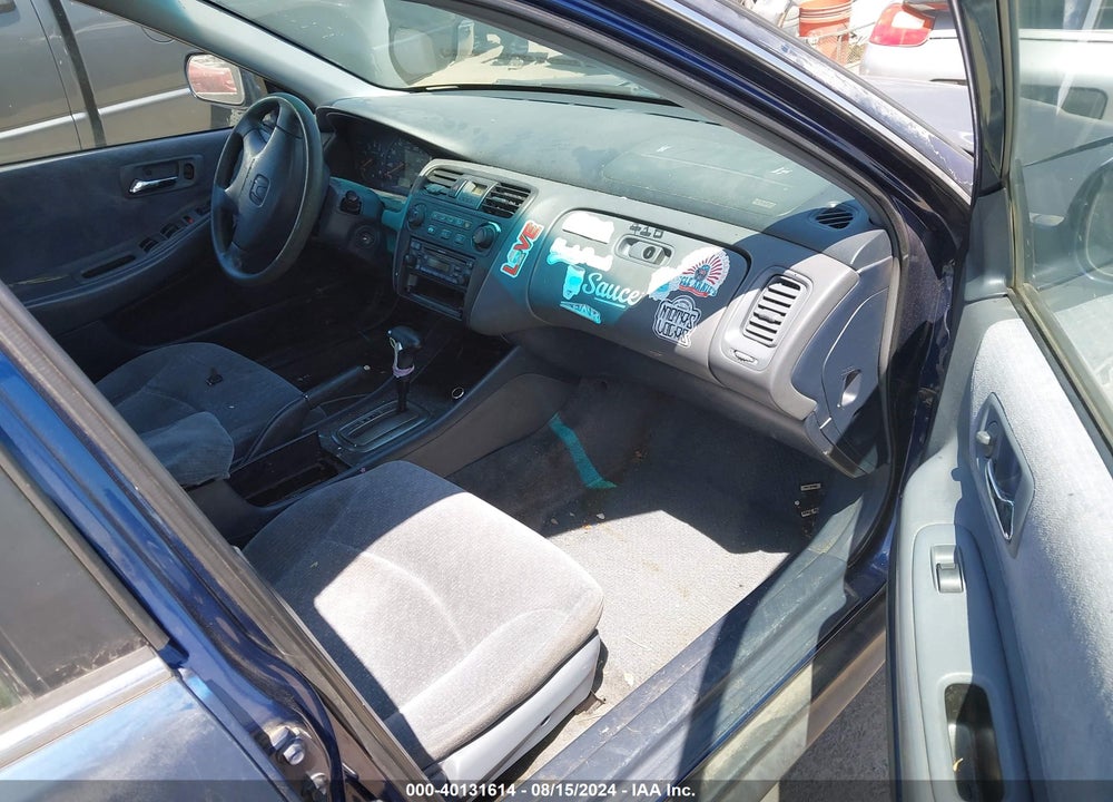 2001 HONDA ACCORD 2.3 LX VIN: 3HGCG66561G710422