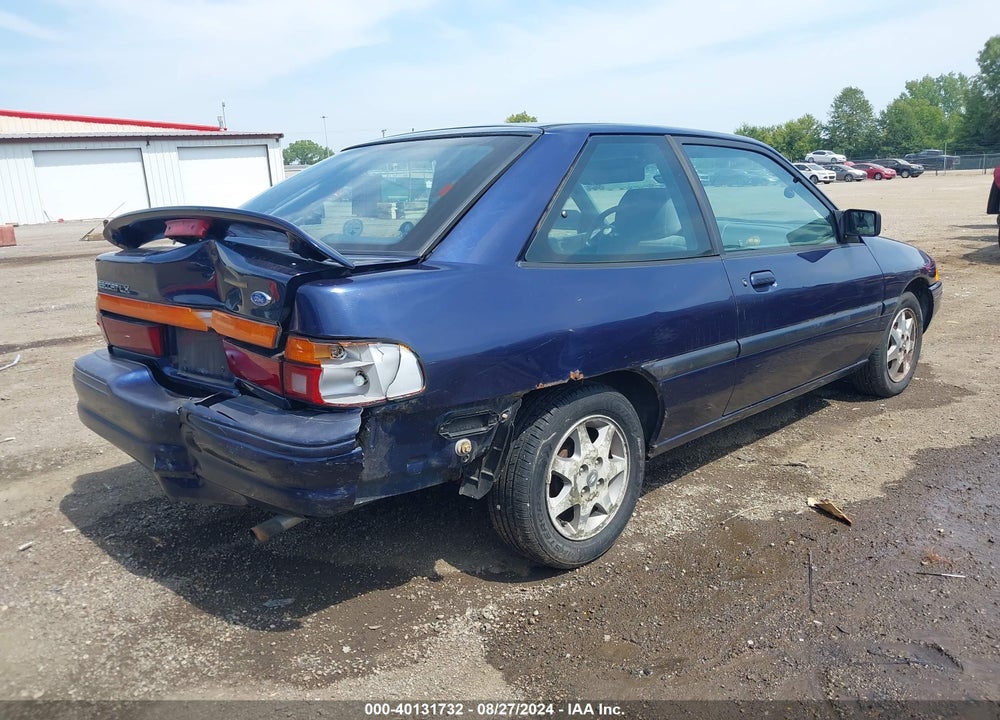 1996 FORD ESCORT LX VIN: 3FASP11J6TR137830