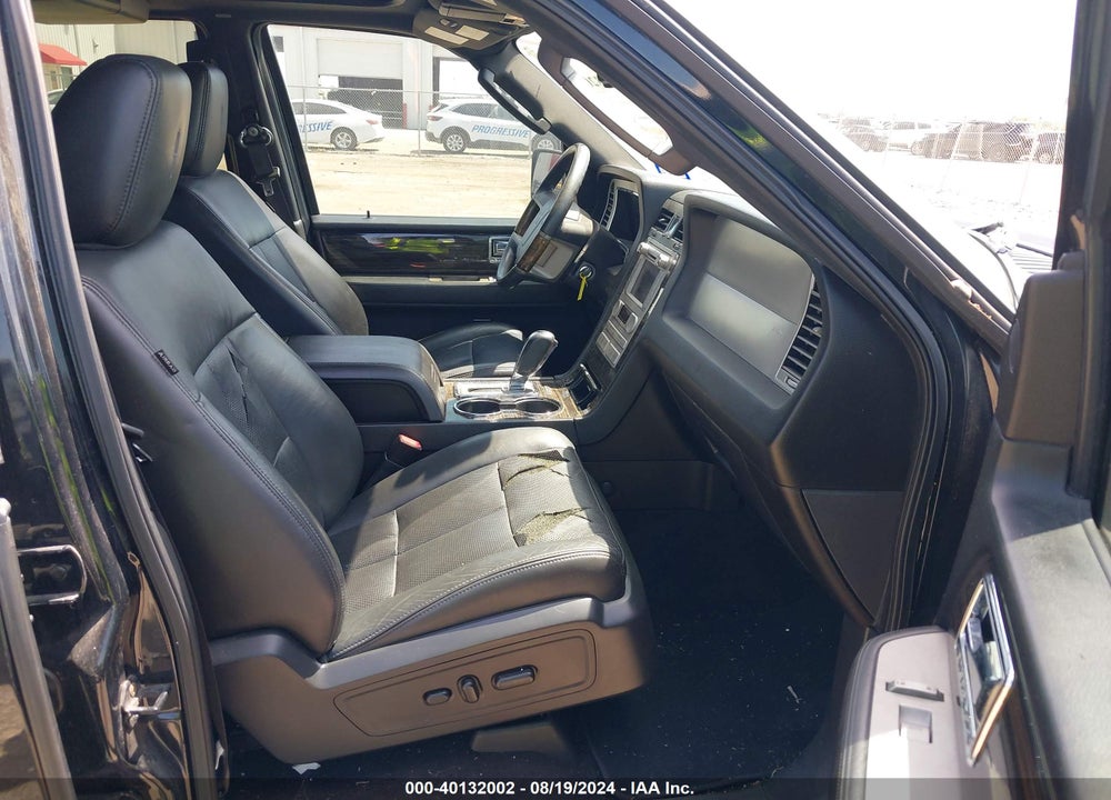 2010 LINCOLN NAVIGATOR VIN: 5LMJJ2H59AEJ11270