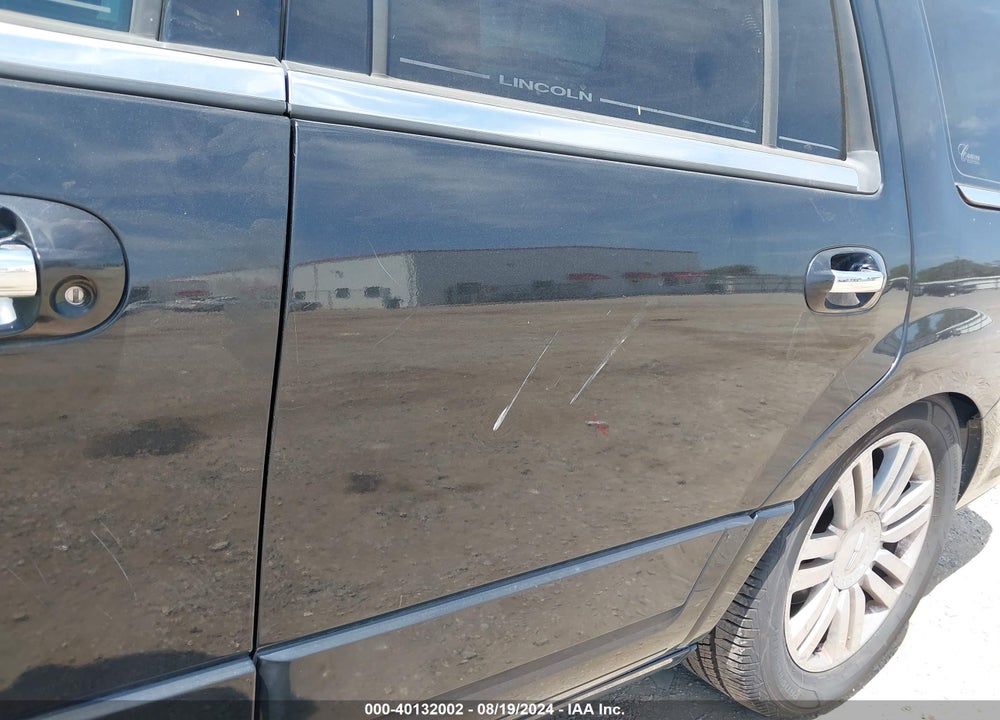 2010 LINCOLN NAVIGATOR VIN: 5LMJJ2H59AEJ11270