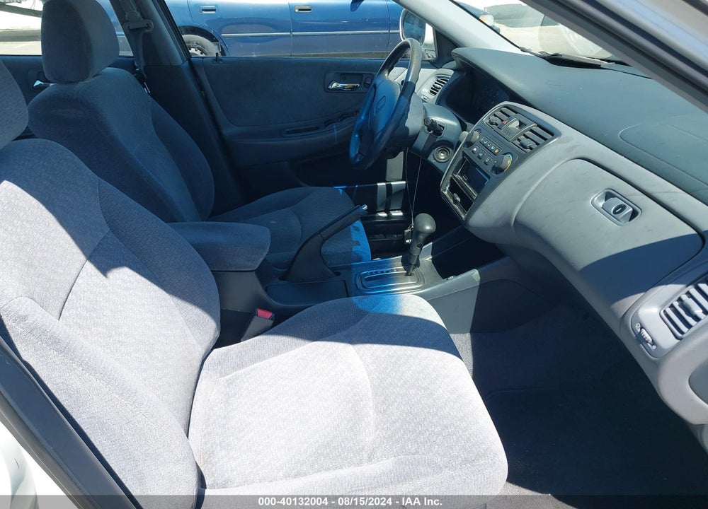 2001 HONDA ACCORD 2.3 LX VIN: JHMCG66541C025111
